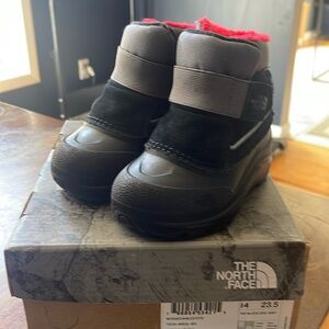 North Face Snow Winter Boots SZ 7